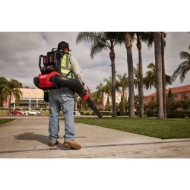 Afbeeldingen van M18 FUEL™ dual battery backpack bladblazer