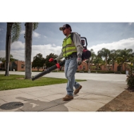 Afbeeldingen van M18 FUEL™ dual battery backpack bladblazer