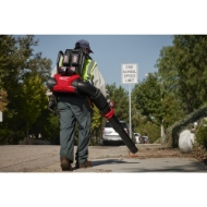 Afbeeldingen van M18 FUEL™ dual battery backpack bladblazer
