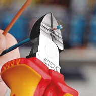 Afbeeldingen van Afstrip-zijsnijtang 160mm VDE Knipex